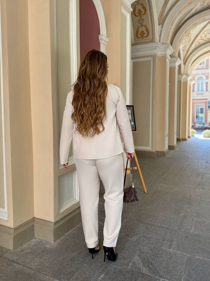 Костюм Розмір: 46-48,50-52,54-56,58-60 S1110